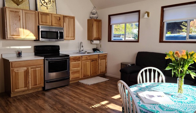 Loft Getaway - Spacious with 2 sleeping spaces