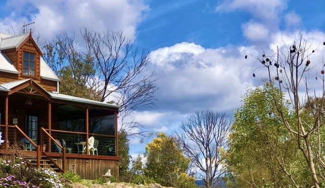 Loft Haven at Girraween Full house 1 bedroom with queen bed near National Parks