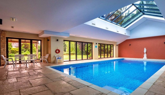 Loft in Cotswolds with Pool & Scenic Gardens