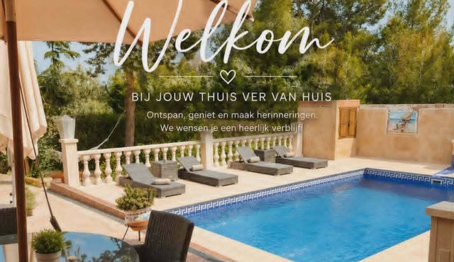 Loft in the villa, swimming pool, parking, enclosed garden.