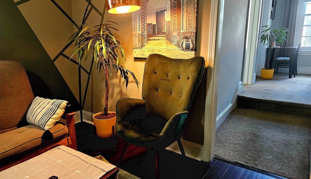 Loft King Bed Free Parking Early Check in 2pm/12pm Late Check Out