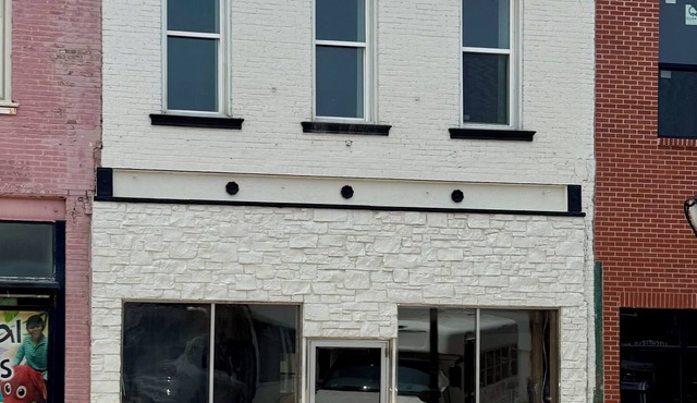 Loft Living - Small Town Charm n3-bedroom loft in beautiful Downtown Litchfield