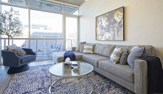 Loft Lv8 ※ Elegant Urban Oasis in Downtown Vegas
