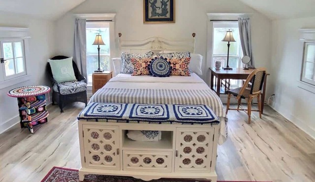 Loft near downtown, Pet Friendly
