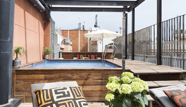 Loft right in the city centre in Arc de Triumph with swimming pool and terrace