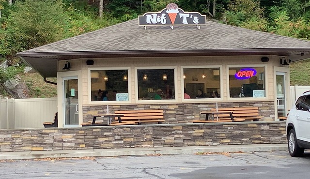 Loft style apartment close to activities and restaurants