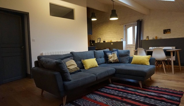 Loft-style apartment - 80m2, quiet, close to Airbus and MEETT