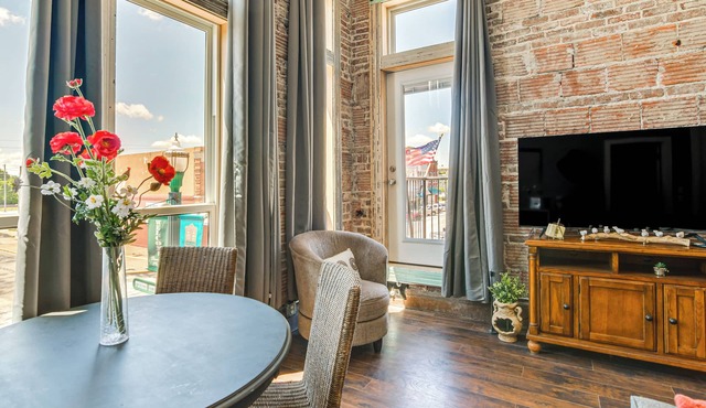Loft-style Apt in Dtwn Monett: Pets Welcome!