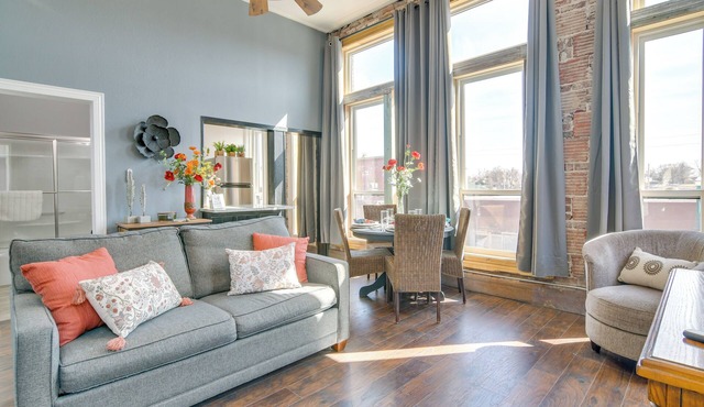 Loft-Style Apt in Dtwn Monett: Pets Welcome!