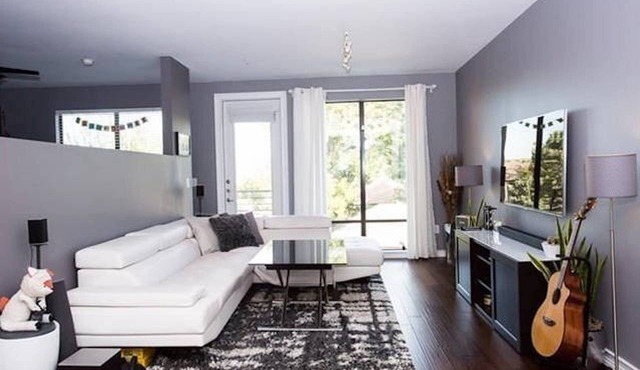 LOFT-style condo, 3 minutes from Uptown/Downtown