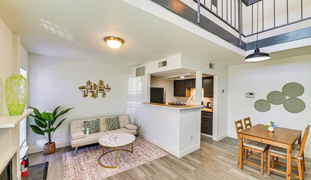 Loft-Style Condo in Vickery Midtown: 3 Mi to SMU!