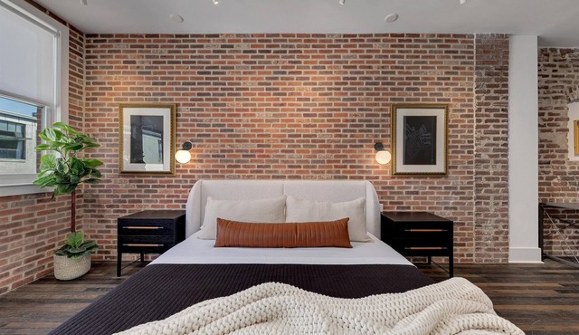 Loft Style Spacious Lux Apt 202, sleeps 6
