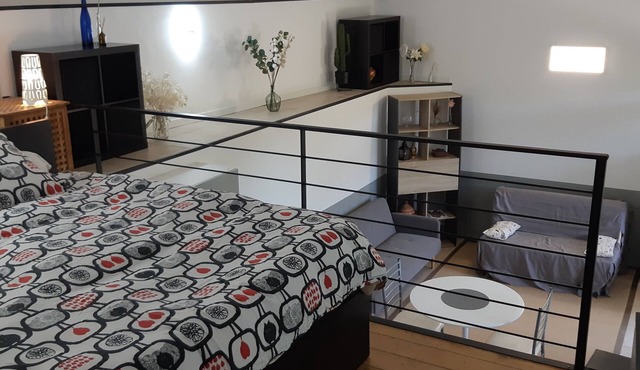 Loft-style studio facing the river in the village of Collobrières