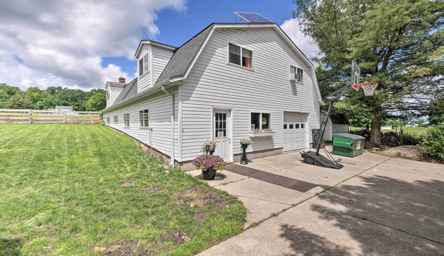 Loft Unplugged w/Outdoor Space in Amish Country!