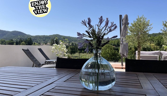 Loft with a view in Malaucène, short walk to the town center