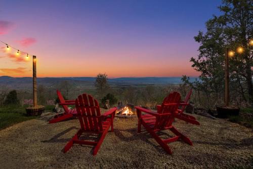 Lofted chalet cabin w hot tub fire pit & views