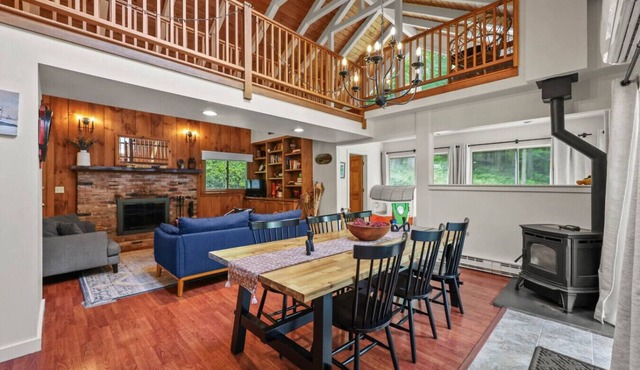 Lofted Hideaway on Pixley Hill