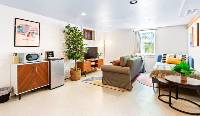 Loftium | Adorable 1 BR Guest Suite in SE Portland!