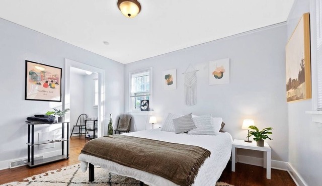 Loftium | Bright Guest Suite In Congress Park!