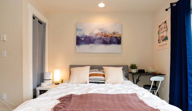 Loftium | Cozy spot w backyard tucked in unbeatable location