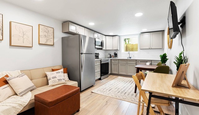 Loftium | Modern, Peaceful Suite In Amazing Location!