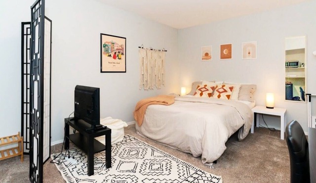 Loftium | Stylish Greenwood Guest Suite ★