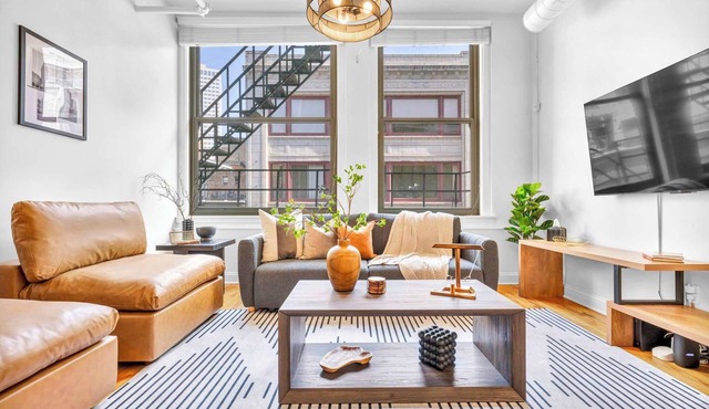 Lofts on E4th | Walk to Sports | 2Kings + Sleeps 8