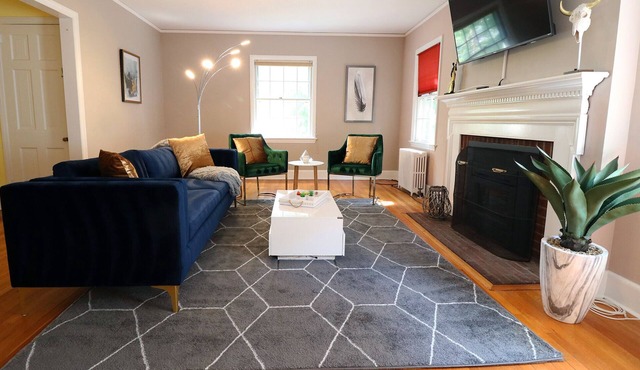 Lofty Elegant Home In Downtown Princeton