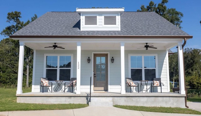 Lofty Lakeside Cottage – 2 BR, 2.5BA, Sleeps 8!