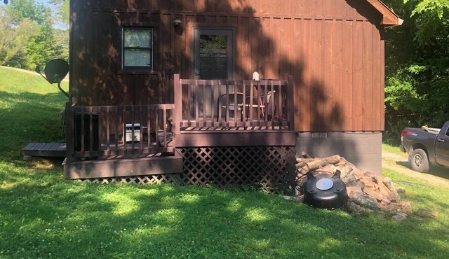 Lofty “Musky Cabin” situated on a hill with musky decor, fire ring, and 2 decks!