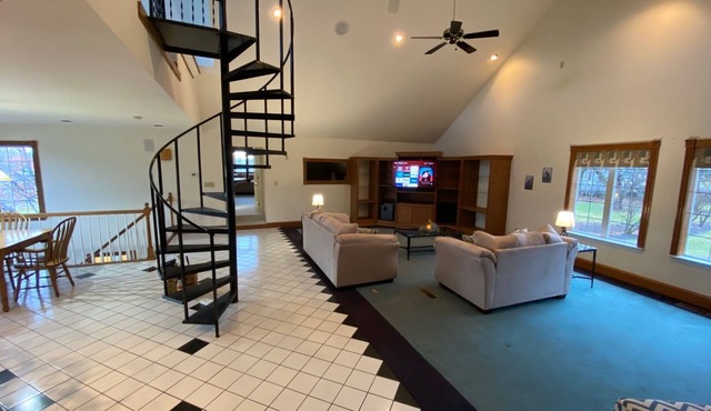 Lofty space with work space and relaxation nearby everything