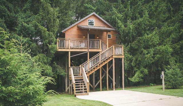 Lofty Willows Treehouse by Amish Country Lodging