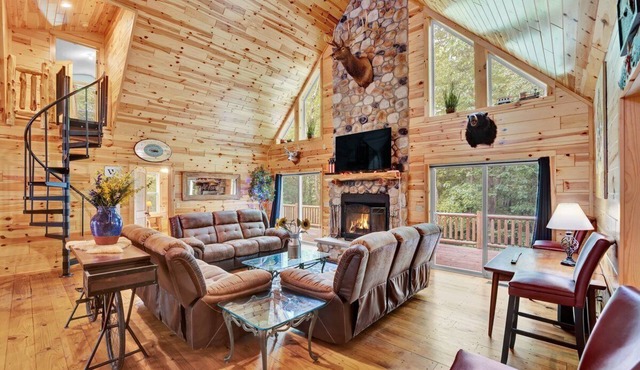 Log Cabin 2 acre borders Lehigh River & Trail- Gameroom, 2 Bars, Fire Pit, decks