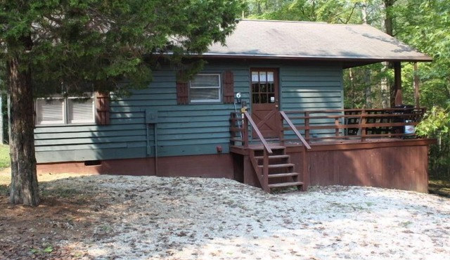 Log Cabin 6 with Hot Tub at Osborn Ramp on Patoka Lake