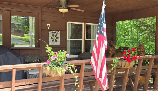 Log Cabin 7 with Hot Tub at Osborn Boat Ramp at Patoka Lake