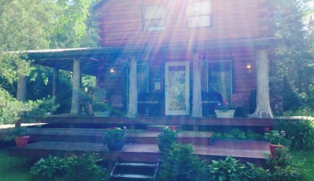 Log Cabin Adirondack Lodge on State Trail System That is “PET FRIENDLY”