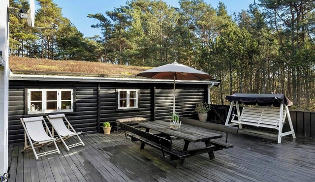 Log cabin by Dueodde's sandy beach with sauna