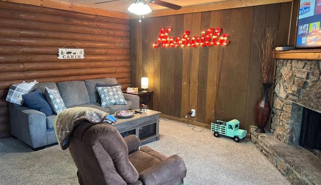 Log Cabin Close to Percy Preist Lake