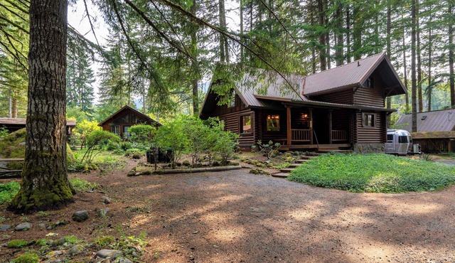 Log Cabin Compound | 6BR/5.5BA | 2 Hot Tubs