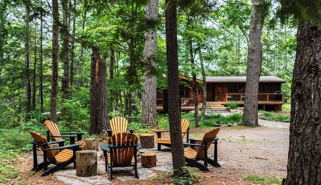 Log Cabin Couple's Getaway - Waterfront, 18 Acres