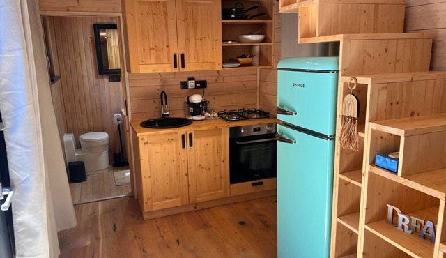Log Cabin-Deluxe-Ensuite with Shower-Countryside view