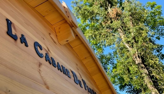 Log Cabin-Deluxe-Ensuite with Shower-Woodland view