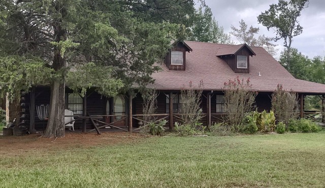 Log cabin East Texas near Barnwell and Lake of the Pines