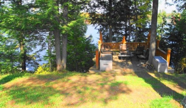 Log Cabin Escape on the Lake