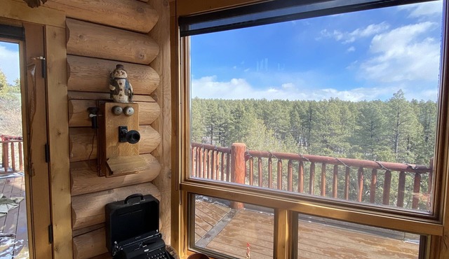 Log cabin estate-hot tub, sauna privacy views close to town yet far enough away