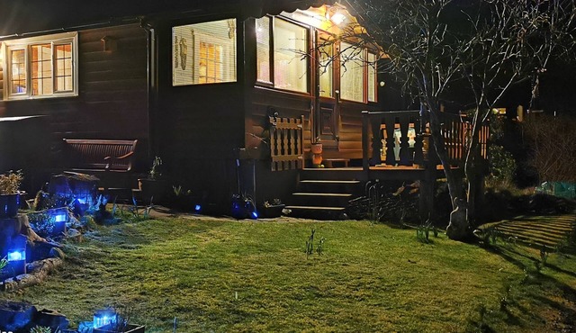 Log Cabin - Free Parking, Garden & pet Friendly