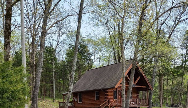Log Cabin get away in Cadiz, KY area with multiple recreation areas near by.