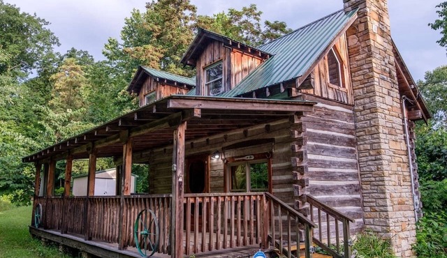 Log Cabin Getaway in the RRG.