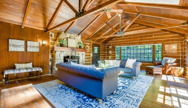 Log-Cabin Home Retreat - Walk to Restaurants, Trails, Hiking & Biking