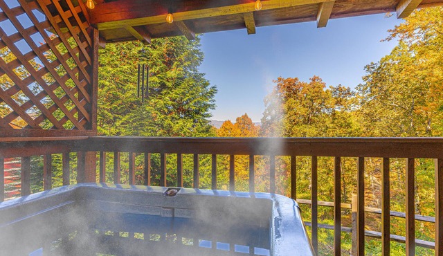 Log Cabin, Hot Tub and HUGE Mountain Views!